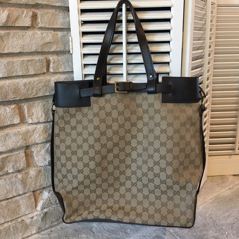 Authentic Gucci shoulder bag